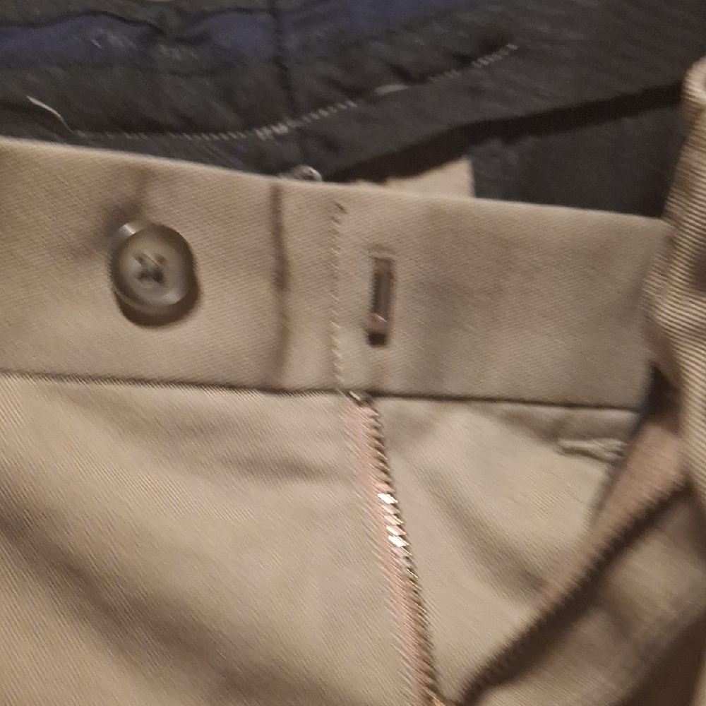 Croft & Barrow Men's Khaki Chinos - Picture 3 of 7